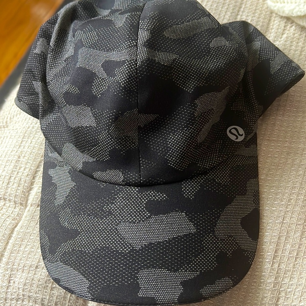 Grey camo lululemon hat - women one size